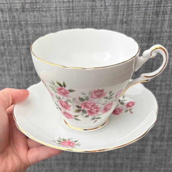 Vintage REGENCY Bone China (England) Pink Roses Tea Cup & Saucer Set, Gold Trim - Picture 8 of 9